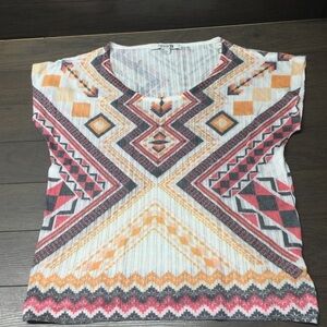 Forever 21 T Shirt